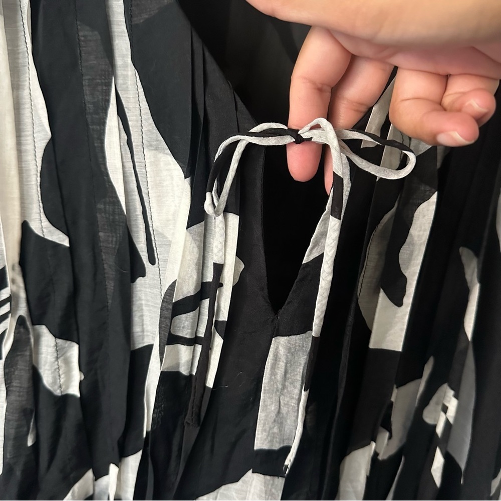 H&M Floral Flowy Long Sleeve Mini Dress in Black and White Small - Picture 7 of 11